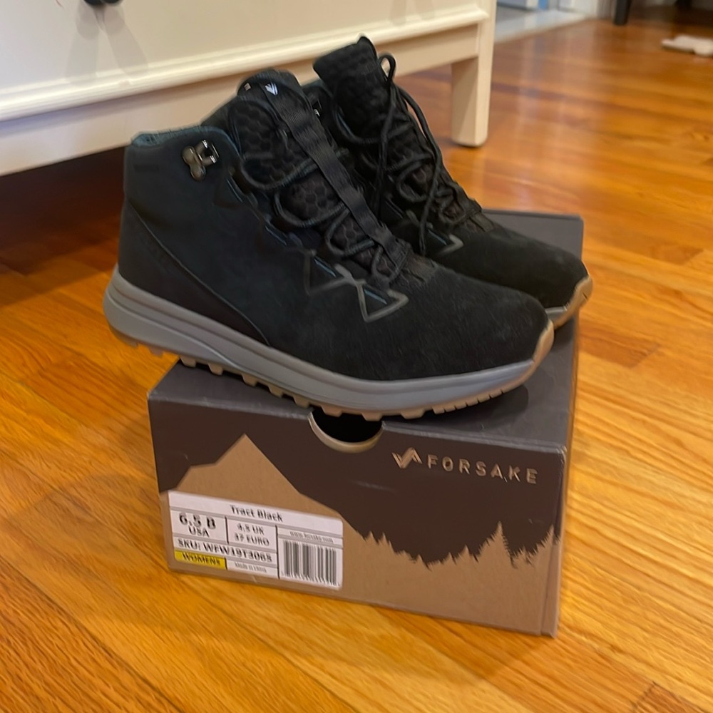 Forsake tract black hiking sneaker boot